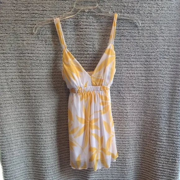 White Top with Yellow Floral Pattern - Picture 6 of 8